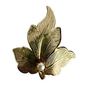 Vintage Gold Tone Leaf Brooch with Small Pearl Accent